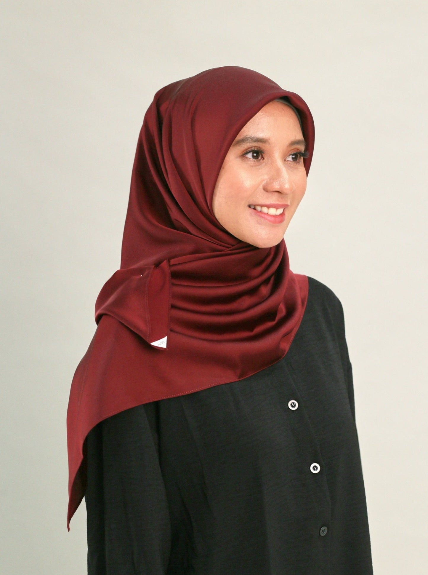 KARE | Wine Red